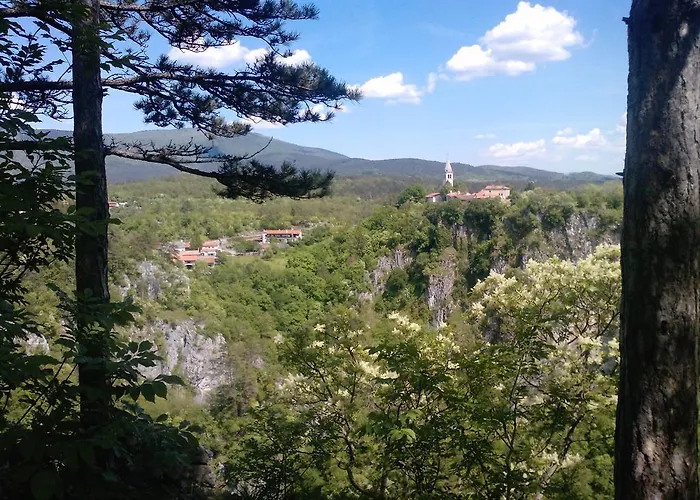 Osterija Na Planinci Oda ve Kahvaltı Divača